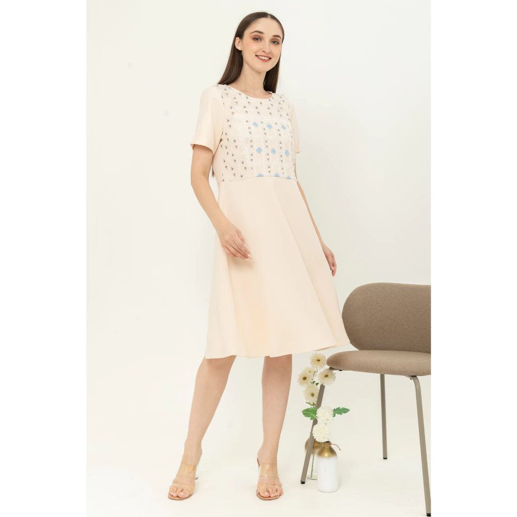 Dress thumbnail 5